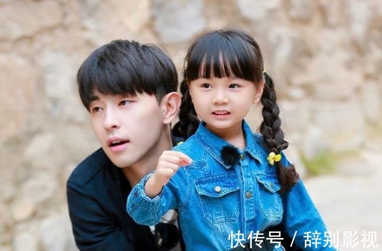 鄧倫|8歲阿拉蕾同框董力,“小山竹”近照曝光,鄧倫寵愛的女孩長大了