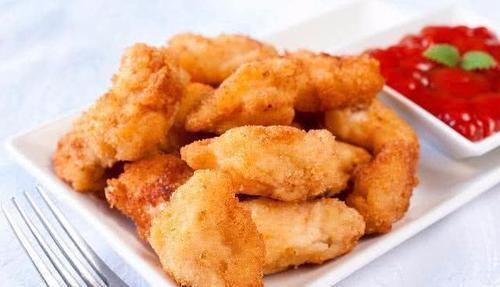 晚餐最好少吃这3类食物，或许助你改善睡眠，早知早好