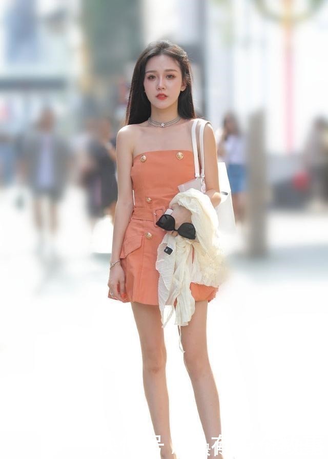 清雅 美若天仙的小姐姐,精致妆容配橙色连衣裙,气质清雅脱俗