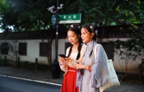 初中生|学生的校服这么丑,为什么不能用汉服当校服?家长和老师率先反对