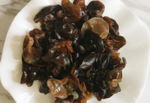 春天,少吃白菜土豆多吃它,清肠去脂解油腻,简单一炒比肉香