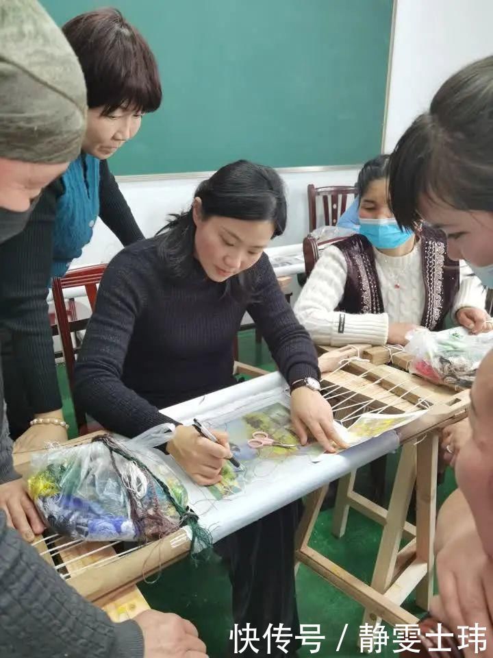 宝应“乱针绣”携手新源“哈绣”,同绣“小康梦”、同走小康路