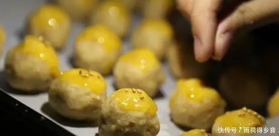 香甜|用花生来做道花生酥，做法简单，入口酥脆香甜，是道不错的小零食