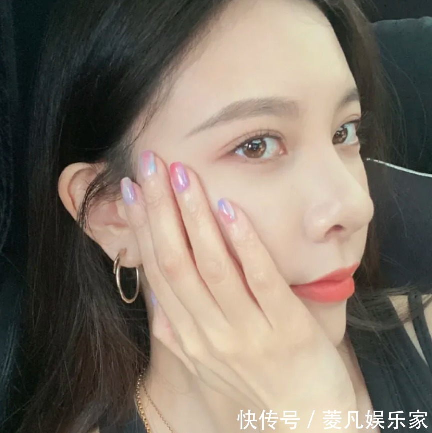 跟风女明星们的美甲风潮,get这4款,你就是秋冬季节最靓的崽