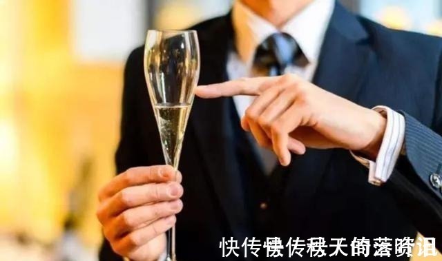 宾客$喝酒,不懂礼仪怎么行,牢记喝酒“5大礼仪”,做一个有涵养的人