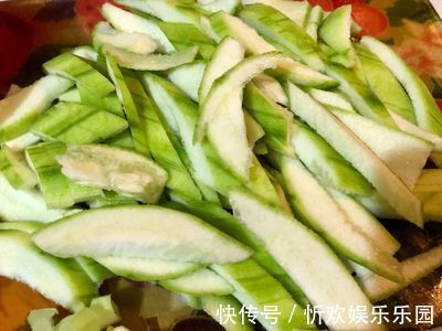 丝瓜|大厨教你把丝瓜蒸出海鲜的味道,极鲜的干贝与可口的丝瓜,绝配