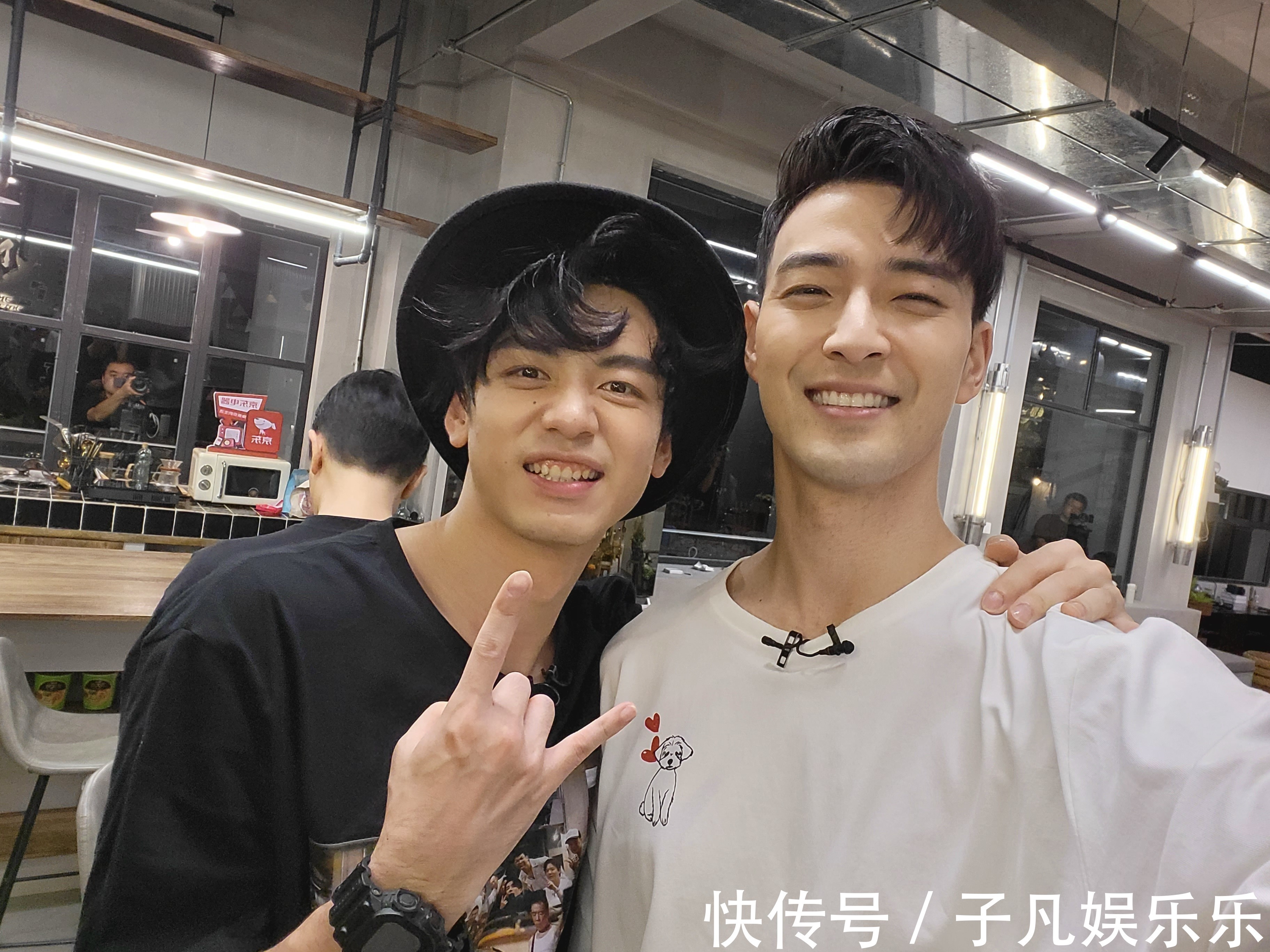 網(wǎng)友艷福不淺，《披荊斬棘的哥哥》哥哥們手機(jī)相冊(cè)私照曝光