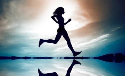 有氧运动|每天坚持跑步的人,身体会怎么样?早晨空腹跑步好不好?