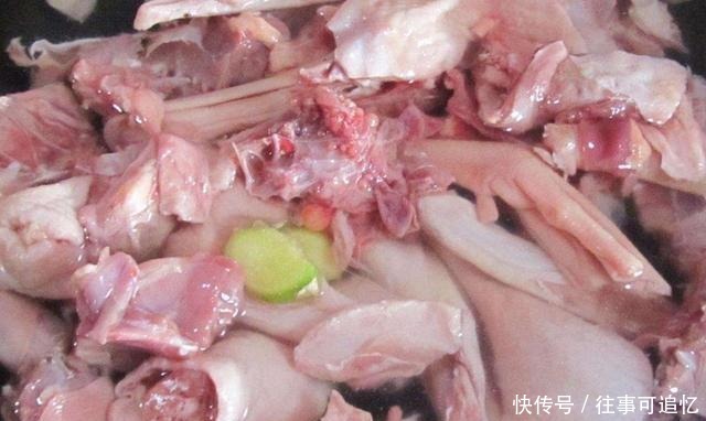 用啤酒炖鸭肉,鸭肉软嫩鲜香,不柴也不腥,下酒又下饭,全家都爱