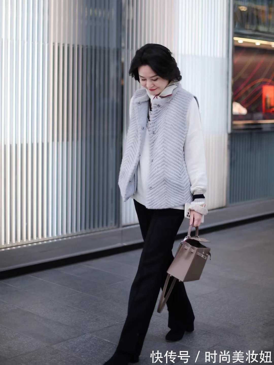 搭配 女人50岁后毛衣别瞎穿,遵从这4个小技巧,想不优雅减龄都难