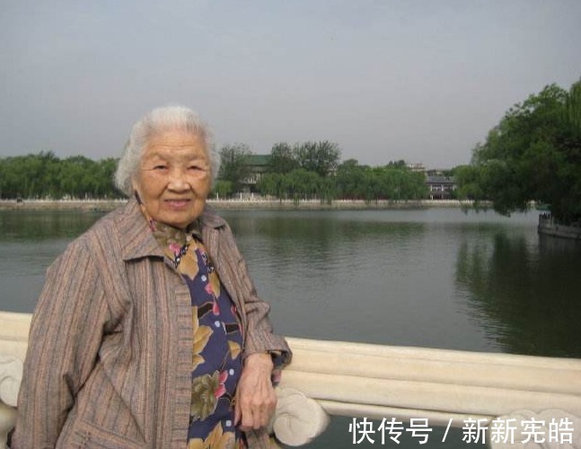 老人|70岁婆婆摔倒后骨折,营养师建议常吃2白喝1饮,骨龄年轻20岁