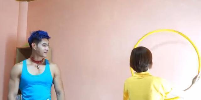 肌肉男|哆啦A梦真人版静香和大雄身份转换，看到小夫的样子心都碎了