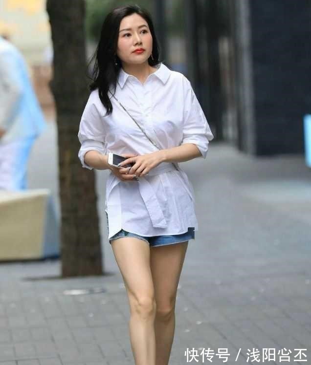 打底裤 精致的印花打底裤穿搭,展现出靓丽自信的气质,舒适清爽!