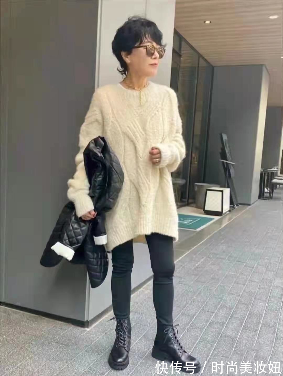 紧身裤|60岁的女人,别穿得太老套,学这位奶奶的穿搭,减龄又高级