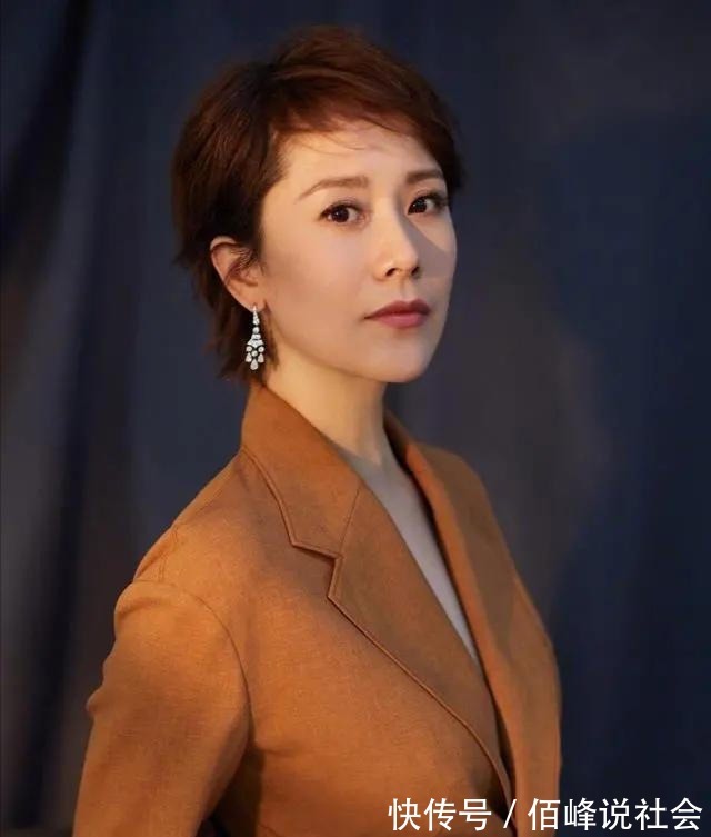 泡面 女人过了40岁，尽量少留这3款“大妈”发型，这3款发型更适合你