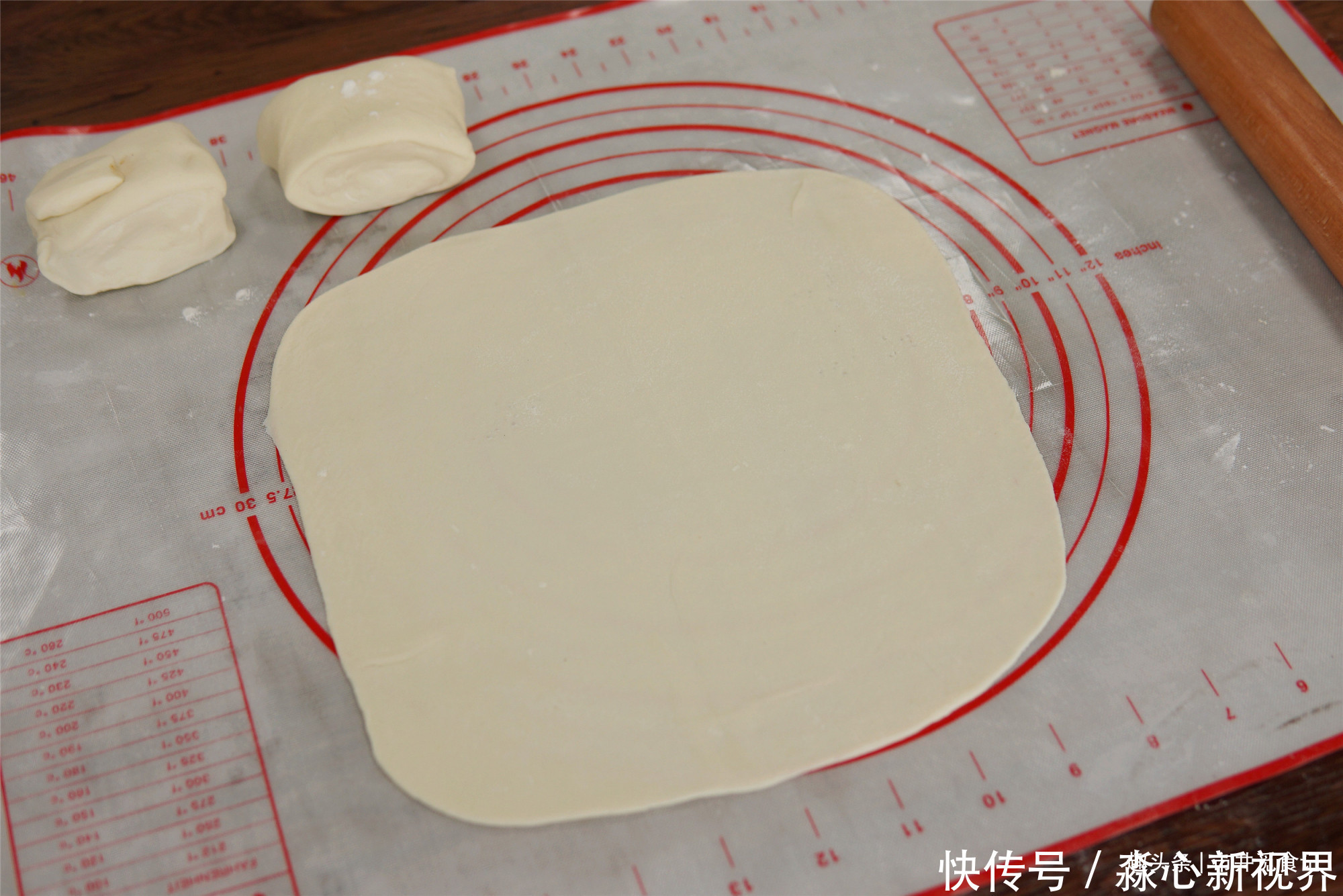 小时候|小时候在农村没少吃这东西,比韭菜盒子简单,皮薄馅多,总不够吃