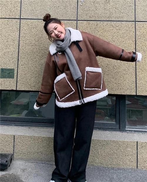 阔腿裤凭什么能火好几年？看完这些“高水准穿搭”，你就明白了