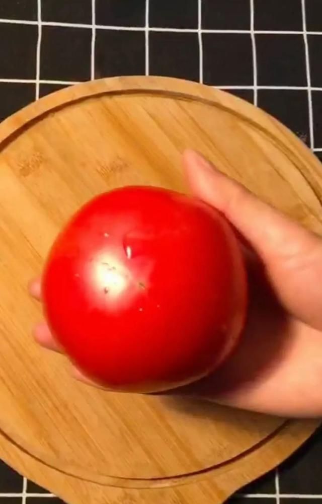  蒸熟|水晶饺子，一道传统面食，蒸熟后面皮晶莹剔透馅料更是隐约可见