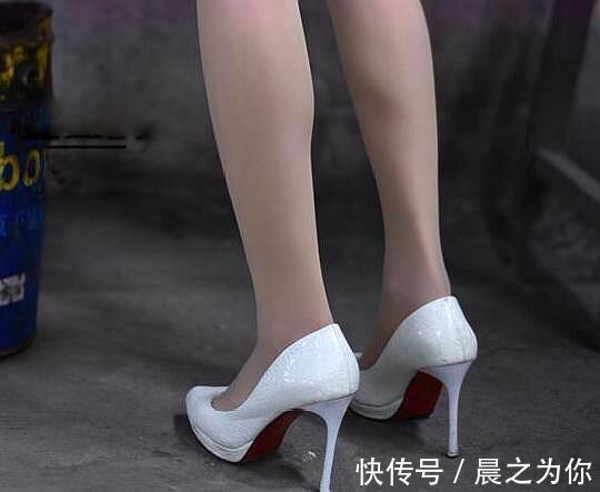 气质 细脚高跟鞋,修饰出完美的腿部线条,展现出女人迷人的气质!