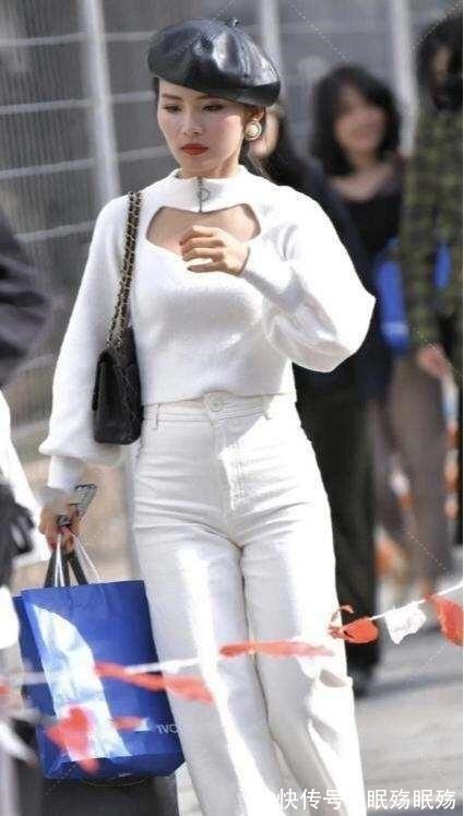减龄 打底裤的打扮气质减龄又洋气,尽显极致女人魅力,展现个人魅力!