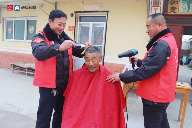 刘大爷|胶州交运志愿者走进沙南庄 为村里老人免费理发