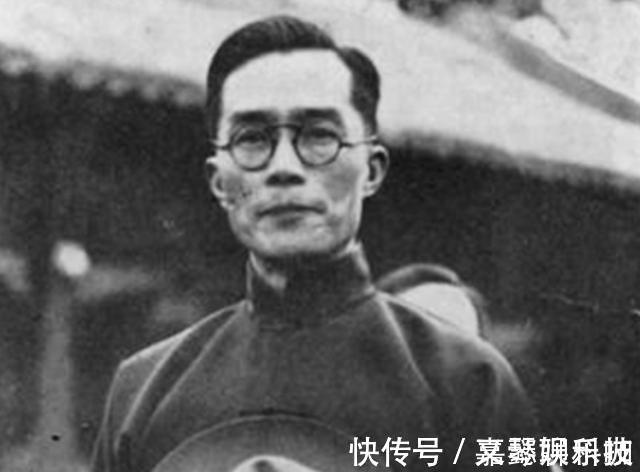 学术&学术方面基本没成就,为何却能执掌清华达17年?只因他会打三张牌