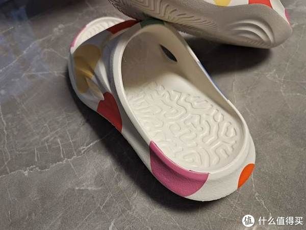 鞋子|拖鞋带有缓震功能是一种什么体验？
