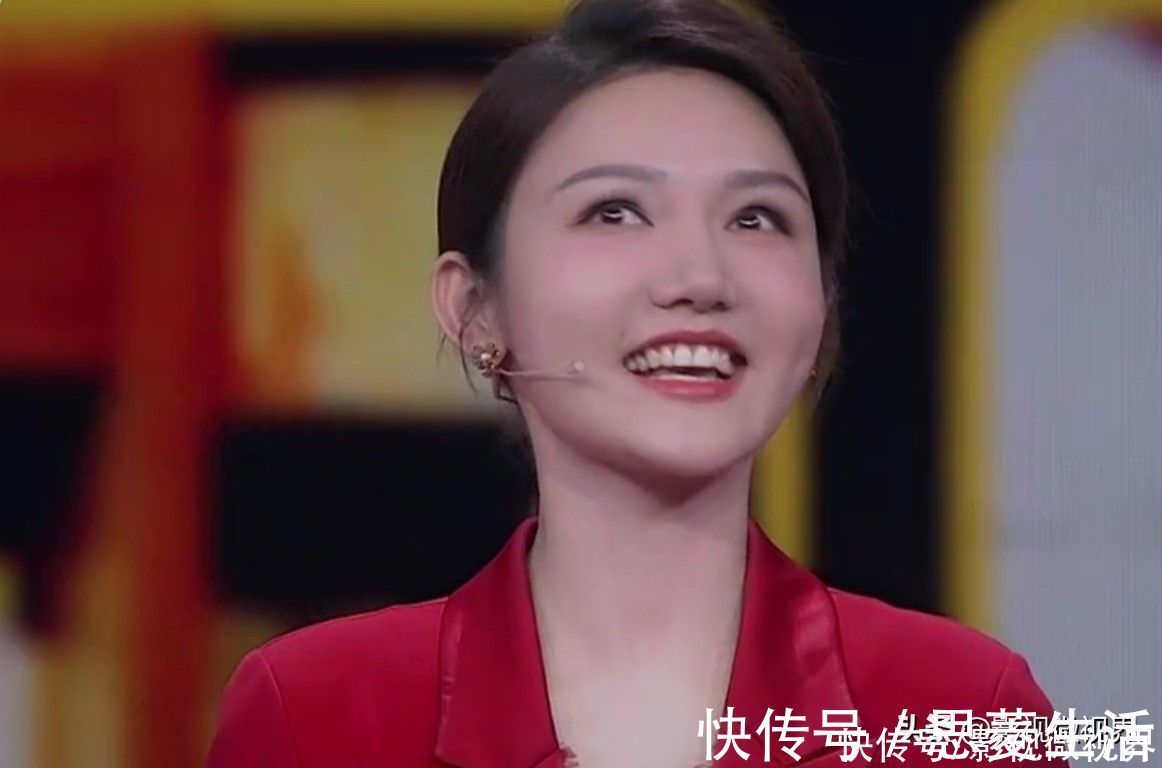 诗词大会:比赛规则有争议,龙洋风度不输董卿,千人诵诗气势磅礴