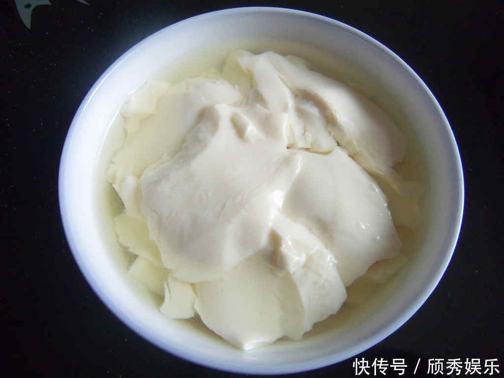 一把黄豆,卤水石膏都不用,在家轻松做豆腐,简单到小学生都会