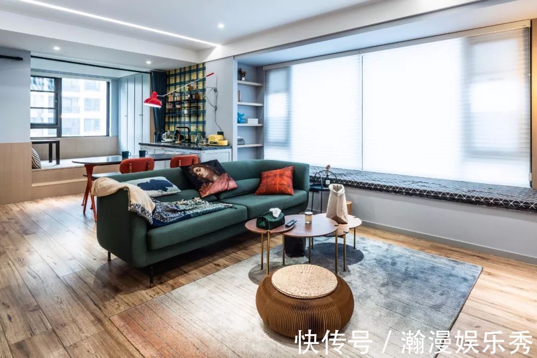客厅|如果你家客厅是带飘窗的户型，就偷着乐吧，比阳台还漂亮实用！