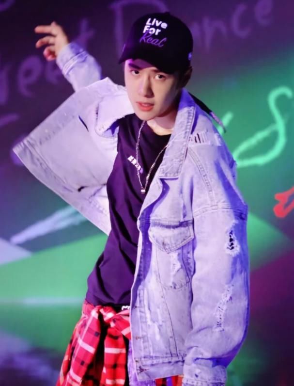 邀约上奥运，王一博回应邓亚萍“能力不够，要好好练习才行”