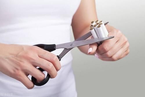  抽烟|吸烟者，即使无法戒烟，为了健康，也要尽量少在这4个时间点抽烟