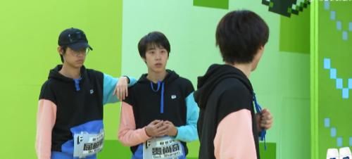 内娱选秀真没救了,《创4》选手初舞台学3天,中文老师被拉来赶场