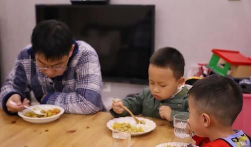 孩子|晒晒我家极简晚餐，极简又不失营养的一顿饭，网友，真想带孩子来蹭饭