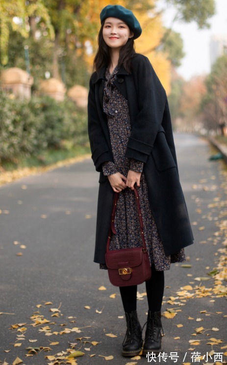 高跟鞋|“大衣+碎花裙”今年最火cp,优雅又温柔,爱美的小姐姐都穿上了