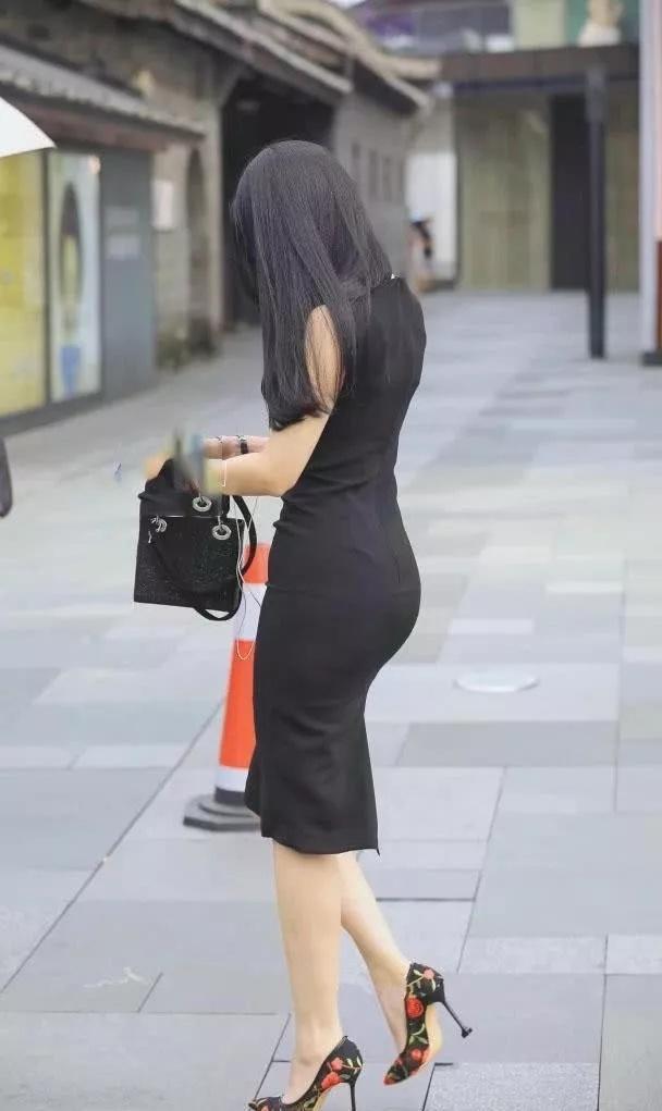 针织黑色紧身裙,尽显完美气质,御女范十足