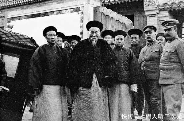 猴学|清朝老照片:少女珍妃露真颜,简陋的浴缸,猴学慈禧摸头!