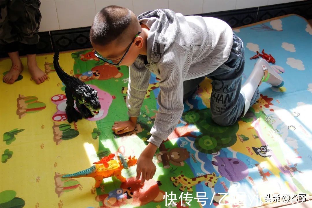 小楷|儿子患病,医生说没希望亲朋建议放弃,妈妈坚持8年迎来奇迹