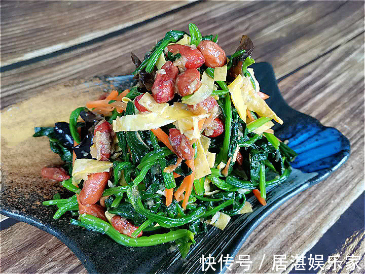 入味|做凉拌菠菜时,直接焯水是大错!多加这1步,菠菜更翠绿,更入味