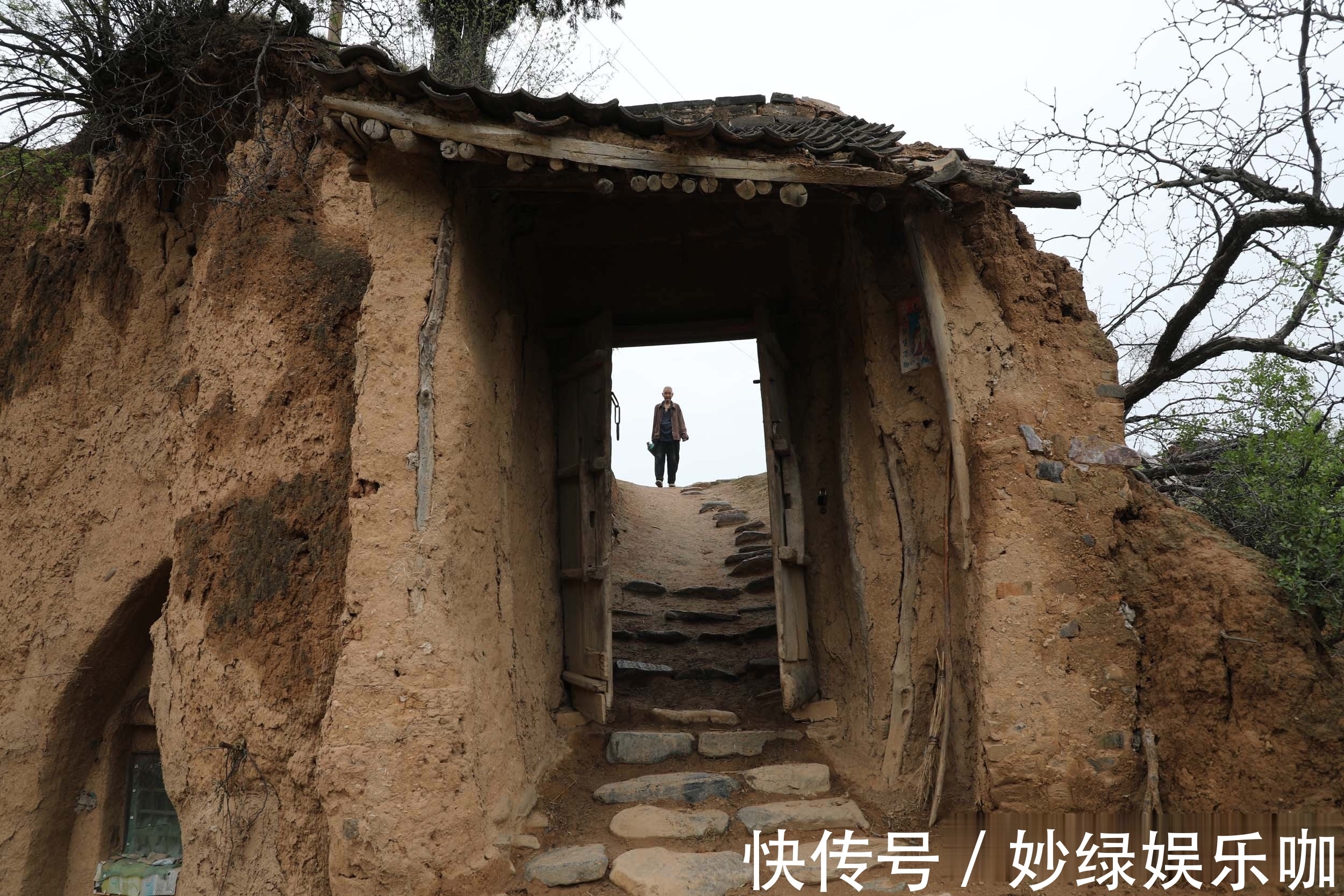 老两口#60年前独生女初中毕业被父母强行招了上门女婿,如今活成啥样?