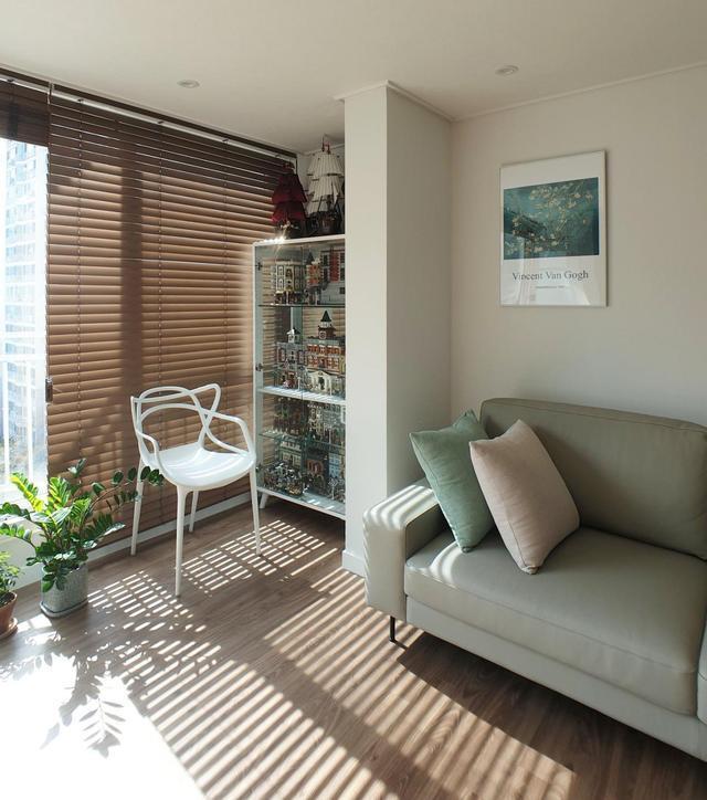 玻璃柜|一到月初就扔家具，85㎡干净得太赏心悦目了，再住10年也不会乱