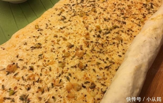 早饭|早饭别吃馒头了,花卷加入此物,早餐店也买不到,吃一个回味无穷