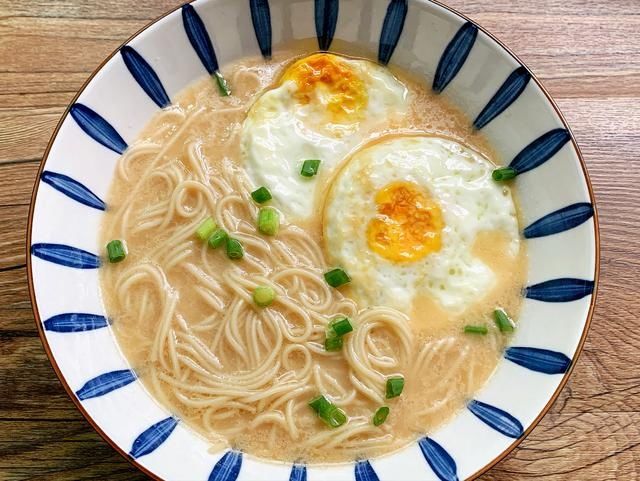 颜小厨|女儿经常点名要吃这早餐，简单一煮，5分钟就上桌，营养又美味