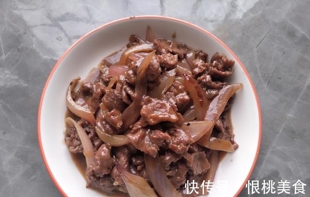 如何在家做滑嫩的黑椒牛肉？腌肉最重要，今天的下饭菜就做这个