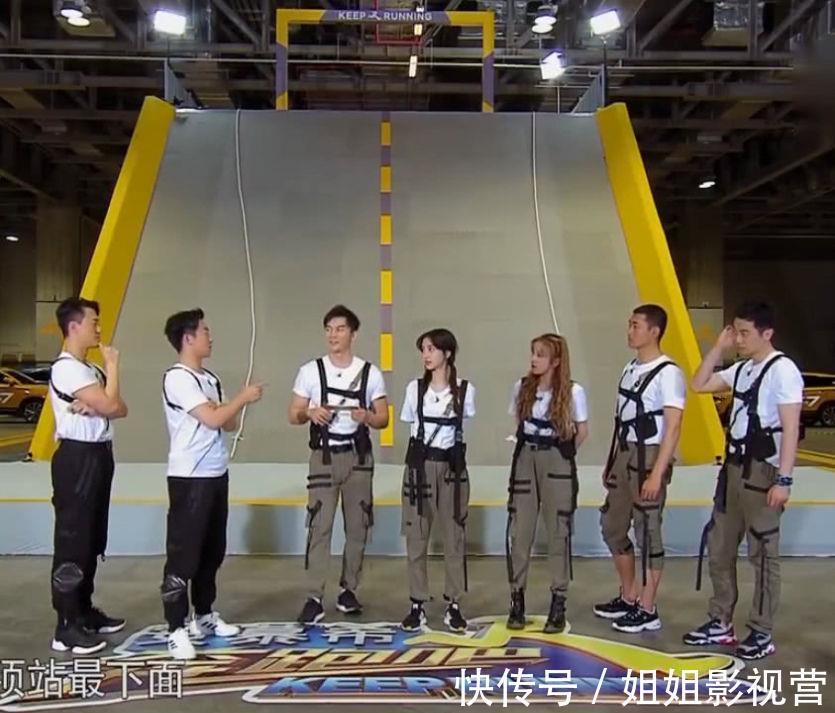 宋雨琦|《奔跑吧》节目组搞两种待遇,人梯大战素人都戴头盔,跑男却没有