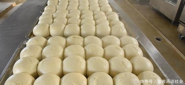  蒸馒头，蒸包子我只服兵哥哥！瞧这面发的，佩服！