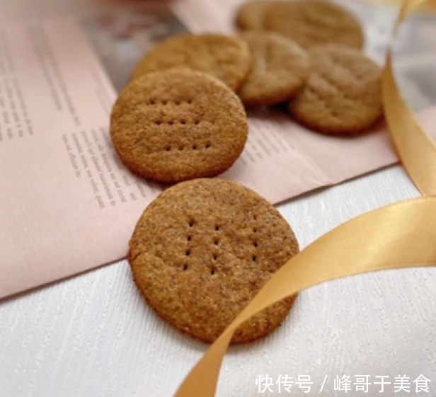 饼干,黑全麦饼干的做法,非常适合新手的一款甜点,没有什么难度