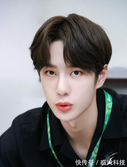 华彩少年|华彩少年官宣王一博,蔡徐坤粉表示不满,官方选王一博不是以学历优先