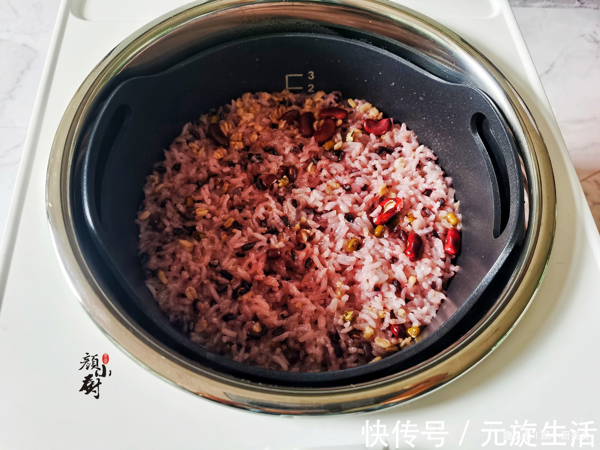 煮米饭时，有人放油，有人放盐，大厨都不对，这样才香！