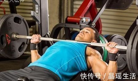 胸肌|天天去健身房，为什么胸肌还是不饱满很多人犯了这5个错误